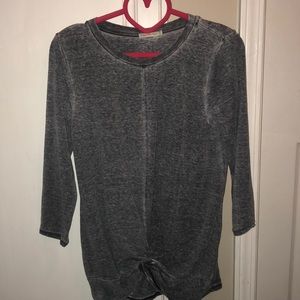 🛍 Heathered Gray Twist Front Top